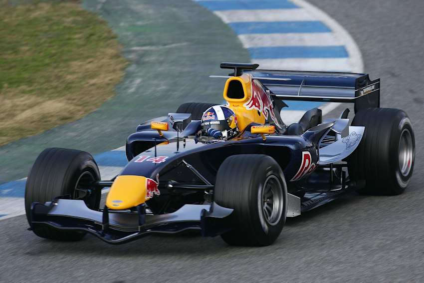 阿斯顿马丁完胜红牛车队,汉密尔顿统治全场 阿斯顿马丁完胜红牛车队,汉密尔顿统治全场