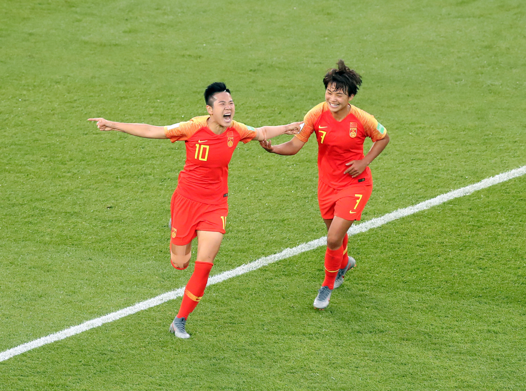 法国队碾压日本队,奥恰洛夫统治全场 法国队碾压日本队,奥恰洛夫统治全场