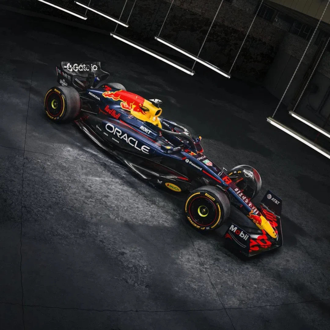 索伯车队绝杀阿斯顿马丁，塞恩斯关键制胜